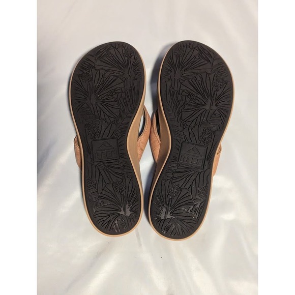 Reef Women's Tan Flip Flops - Picture 6 of 6